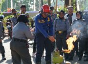 Satpol PP dan Damkarmat Makassar Latih Satlinmas Tangani Kebakaran Tabung Gas