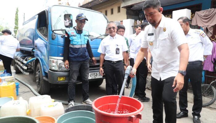 Andi Arwin Azis Komitmen Penuhi Air Bersih Bagi Warga Terdampak Kekeringan, PDAM Siapkan 5 Juta Liter Perhari