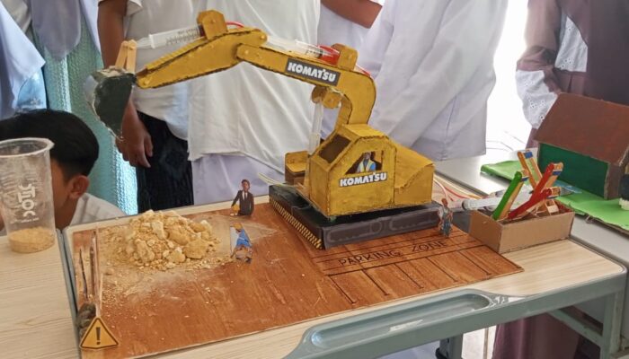 Deretan Robot Unik Ramaikan Panen Karya P5 SMP Islam Athirah Bone