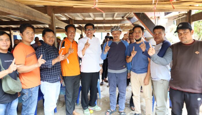 Kampanye di Enrekang, Azhar Arsyad Temui Petani Bawang Dibawa Kolom Rumah