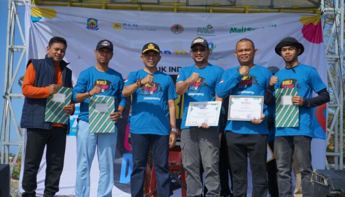 PLN Nusantara Power UP Punagaya Bersama Pemerintah Kabupaten Jeneponto, Menggelar Kegiatan World Cleanup Day di Pantai Bungung Pandang 