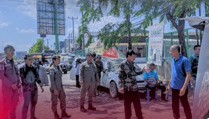 Menjaga Ketertiban Umum, Kasi Trantib Kecamatan Tamalanrea Tertipkan Pedagang Kaki Lima di Wilayah Kecamatan Tamalanrea