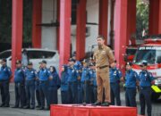 Pjs Wali Kota Makassar Arwin Azis Jadi Pembina Apel Pagi di Dinas Damkar: Tegaskan Pentingnya Kesiapsiagaan
