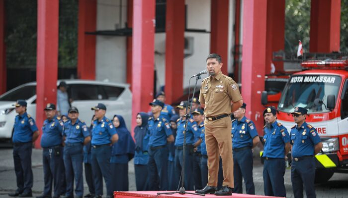 Pjs Wali Kota Makassar Arwin Azis Jadi Pembina Apel Pagi di Dinas Damkar: Tegaskan Pentingnya Kesiapsiagaan