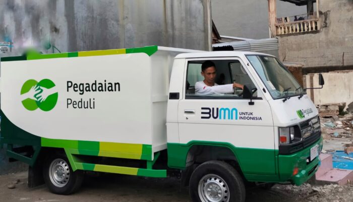 Pegadaian Kanwil Makassar Berikan Bantuan 1 Unit Mobil Pengangkut Sampah Kepada Bank Sampah ASOKA V