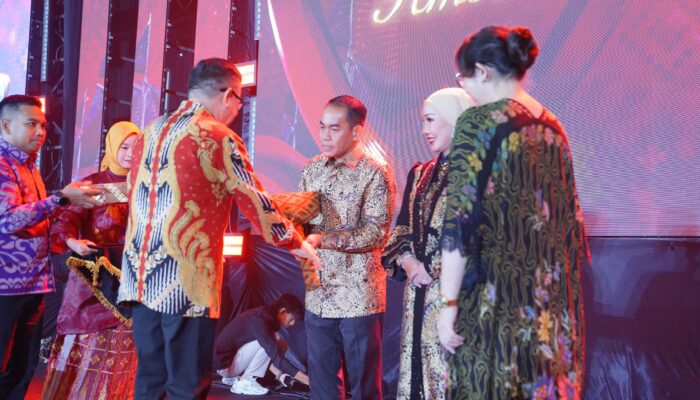Hadiri Malam Pengantar Tugas Irjen Pol Andi Rian Sebagai Kapolda Sumsel, Jufri Rahman: Terima Kasih Telah Berhasil Bawa Sulsel Jadi Daerah Teraman Kedua di Pemilu