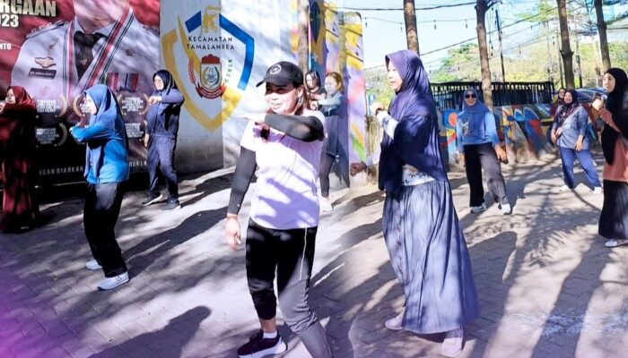 Pemerintah Kecamatan Tamalanrea Menggelar Kegiatan Senam Jumat Bugar