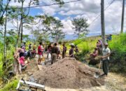 Warga Kec.Parigi Berinisiatif Gotong royong Membuat Jalan Baru Akibat Longsor