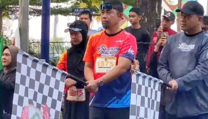 *Pjs Wali Kota dan Kapolrestabes Lepas Peserta Kareba 10K Makassar Berlari Menuju Pilkada Damai