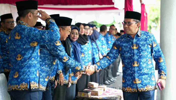 Pimpin Upacara HUT Korpri ke 53, Danny Titip Pesan Jaga Kekompakan dan Setia Kepada Pemimpin Yang Baru