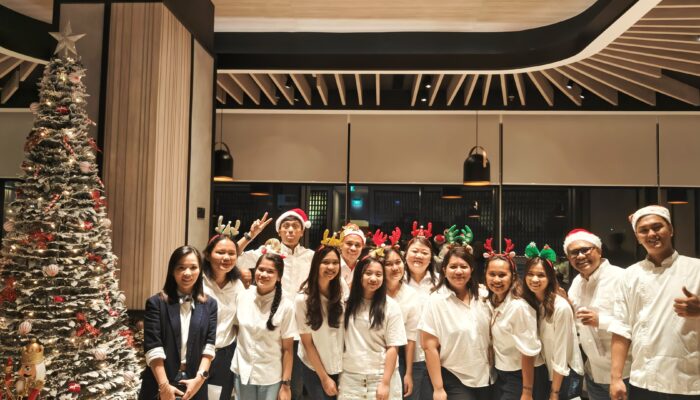 Hotel Hyatt Place Makassar Sambut Natal dengan Christmas Tree Lighting dan Makassar Festive Joy