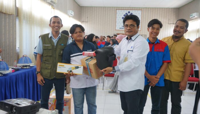 Penyerahan Bantuan Peralatan Pengelasan Masyarakat Desa Punagaya