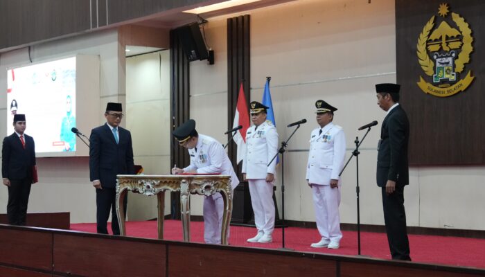 Pj Gubernur Prof Zudan Lantik Tiga Pj Bupati, Minta Perkuat Koordinasi Hingga ke Tingkat Pusat