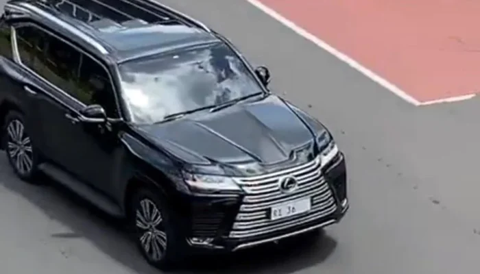 Viral Mobil Dinas Istana Plat RI 36, Warganet Kritik Arogansi Pengawal 