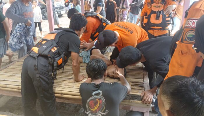 Remaja Tenggelam di Pantai Lumpur Parepare, Berhasil Diselamatkan oleh Tim SAR Siaga Nataru