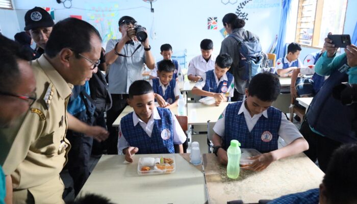 Danny Pomanto Tinjau Langsung Kick Off Program Makan Bergizi Gratis, Dukung Penuh Program Prabowo