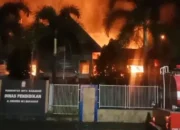 Kebakaran Landa Kantor Dinas Pendidikan Makassar, Warga Geger