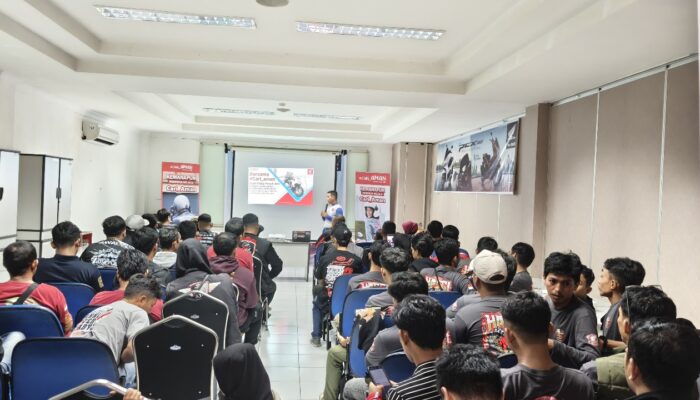 110 Peserta dari Komunitas PCX Makassar Ikuti Sharing dan Edukasi Honda RoadSync & Keselamatan Berkendara