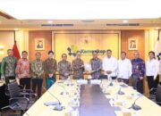 Kemenkop Serahkan Daftar Koperasi Sektor Jasa Keuangan kepada OJK untuk Pengawasan dan Pengembangan