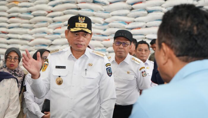 Tersedia 257 Ribu Ton di Gudang Bulog, Pj Gubernur Prof Fadjry Djufry Pastikan Stok Beras Sulsel Aman