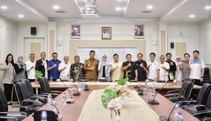 Silaturahmi, Pj Gubernur Prof Fadjry Djufry – DPRD Sulsel Bahas Program Pemeriksaan Kesehatan Gratis