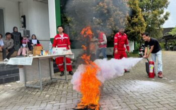 Pertamina Patra Niaga Gelar Sosialisasi APAR di Kampus ITEKES Makassar dalam Rangka Peringatan Bulan K3 Nasional