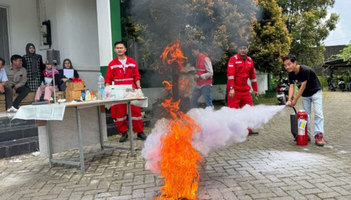 Pertamina Patra Niaga Gelar Sosialisasi APAR di Kampus ITEKES Makassar dalam Rangka Peringatan Bulan K3 Nasional