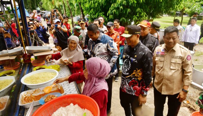 Pj Gubernur Prof Fadjry Djufry Kunjungi Korban Terdampak Banjir di Maros, Siapkan Bantuan Benih untuk Petani Jika Terjadi Puso