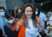 Pakar Ekspresi Ungkap Arti Senyum Semringah Nikita Mirzani Saat Ditahan: Taktik untuk Tutupi Ketakutan?