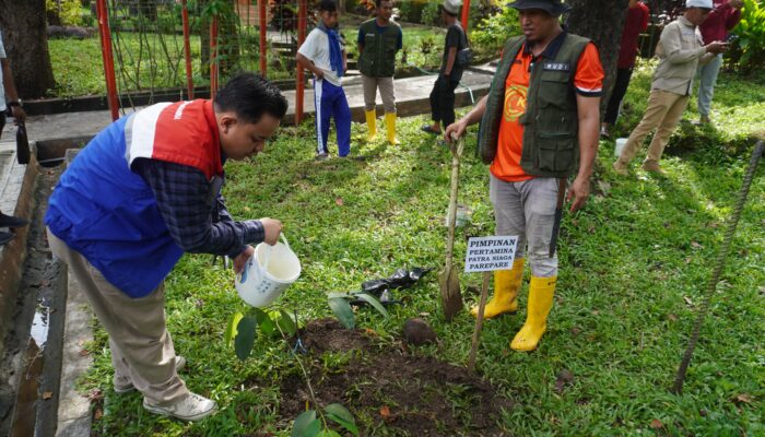 Aksi Nyata Hari Bumi: Pertamina FT Parepare Tanam Pohon Endemik di Kebun Raya Jompie