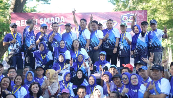 Munafri Lepas Peserta Jalan Sehat, Senam & Baksos IKA SMADA 88