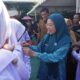 TP PKK Dukung Pemerataan Pendidikan, Melinda Aksa Dampingi Wali Kota Makassar Salurkan Seragam Sekolah Gratis