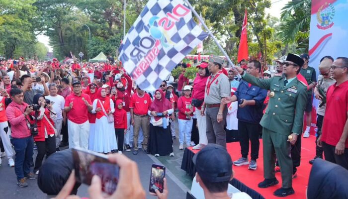 Gubernur Sulsel Lepas Puluhan Ribu Peserta Jalan Sehat dan Kirab Karnaval HUT ke-80 RI
