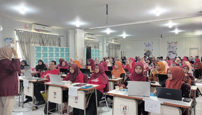 Dari Teori hingga Praktik, Guru SD Nilai Kelas AI Mafindo Makassar Sangat Membantu