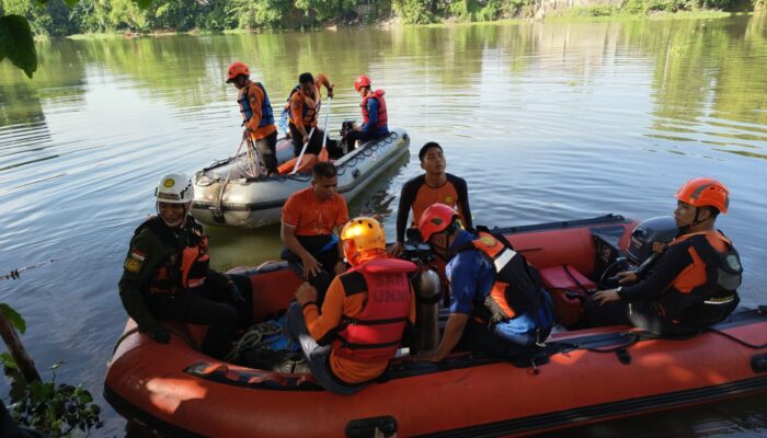 Pemuda 21 Tahun Hilang Terseret Arus di Jembatan Kembar Gowa
