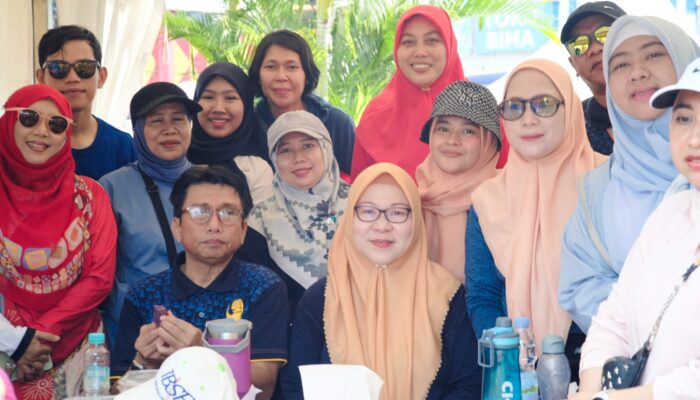 Distaru Makassar Meriahkan Jalan Sehat HUT ke-418, Kadis Fuad Azis Pimpin Langsung Rombongan