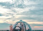 DOME IN THE SKY — PERTAMA DI MAKASSAR Sebuah pengalaman dining mewah di ketinggian, hanya di Hotel Hyatt Place Makassar