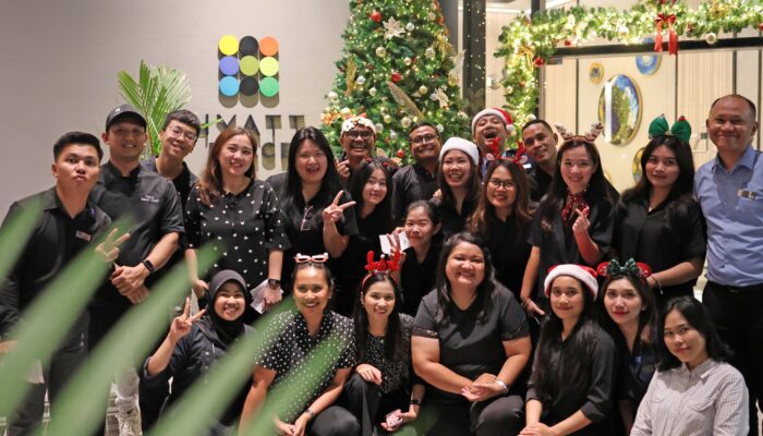 Hyatt Place Makassar Semarakkan Awal Musim Liburan dengan Christmas Tree Lighting Ceremony