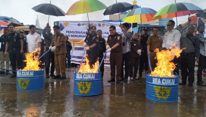 Bea Cukai Sulbagsel Musnahkan 13,88 Juta Batang Rokok Ilegal dan 1.715 Liter MMEA Ilegal