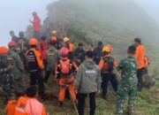 Evakuasi Korban Pesawat ATR 42-500 Tertunda Cuaca Buruk, Tim SAR Bertahan di Puncak Bulusaraung