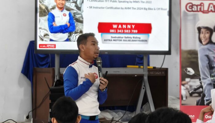 Asmo Sulsel Berikan Edukasi Safety Riding untuk Siswa SMKN 4 Gowa Bersama Polres Gowa