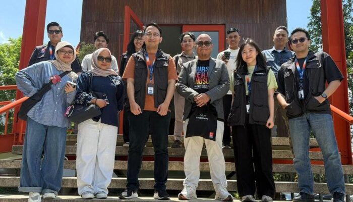 Perluas Jejaring Industri, Career Center Unhas Kunjungi Eigerindo di Bandung