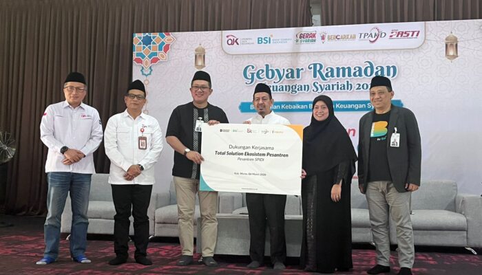 OJK Sulselbar Tingkatkan Literasi Keuangan Syariah Santri Maros